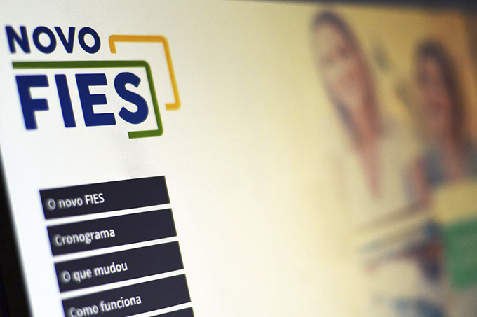 Governo prorroga prazo para renovação de contratos do Fies
