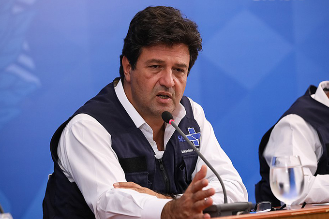 Mandetta já avisou à equipe que vai ser exonerado, diz jornal