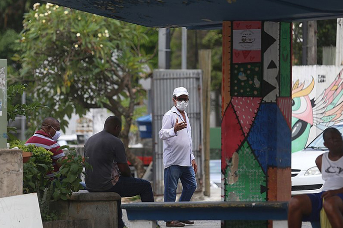 Brasil volta a registrar mais de 200 mortes pela covid-19 em um dia