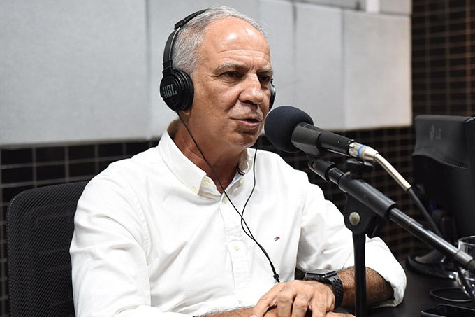  Prefeito renuncia 30% do próprio salário para reduzir custos