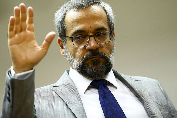 Ministro diz que governo recorrerá de decisão sobre adiamento do Enem
