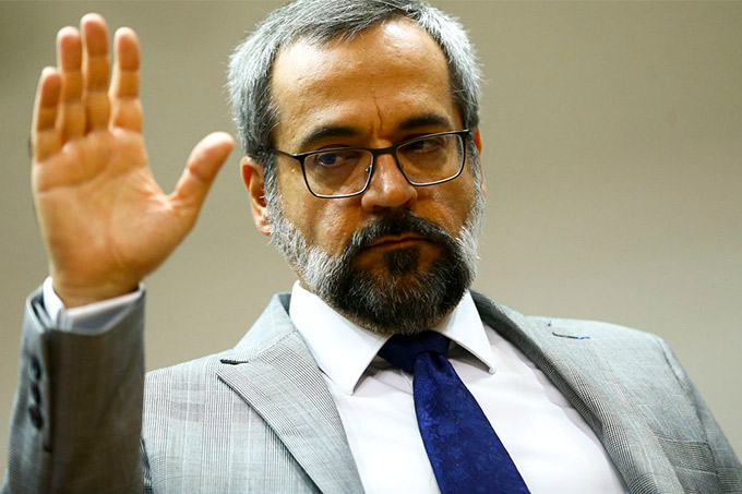 Ministro diz que governo recorrerá de decisão sobre adiamento do Enem