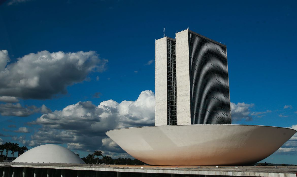 Câmara pode votar crédito para micro e pequenas empresas nesta terça 