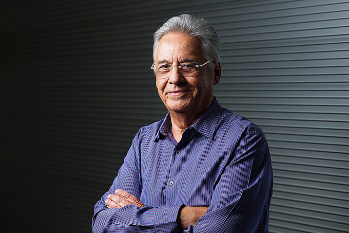 Presidente que chama militar para o governo mostra fraqueza política, diz FHC