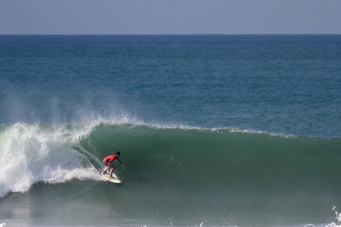 Surfistas lançam campanha para evitar aglomeração de pessoas de fora de Praia do Forte