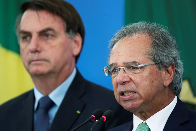 'Homem que decide a economia no Brasil é um só: Paulo Guedes', diz Bolsonaro
