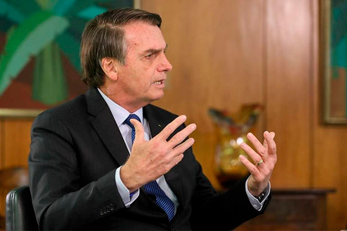 Bolsonaro defende retomada do futebol no Brasil: 'Se depender do meu voto, eu aprovo'