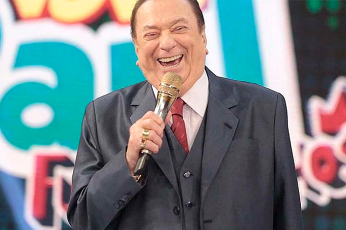 Raul Gil volta para a UTI, em razão de uma perfuração no pulmão