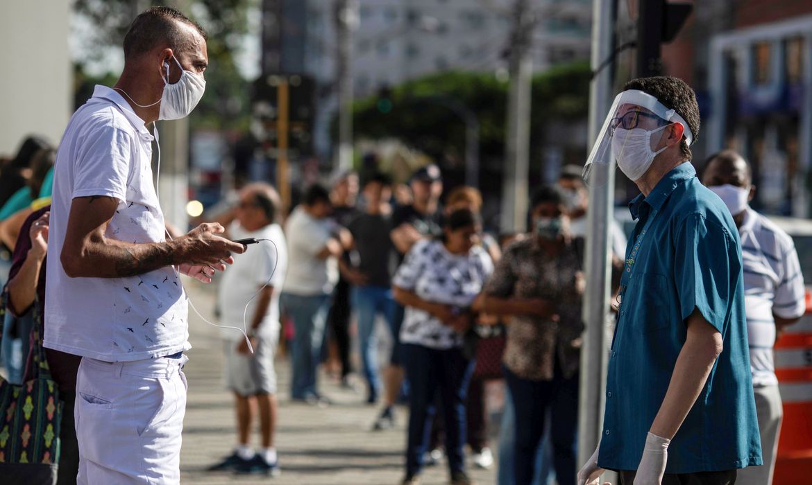 Brasil ultrapassa 100 mil casos confirmados de covid-19 