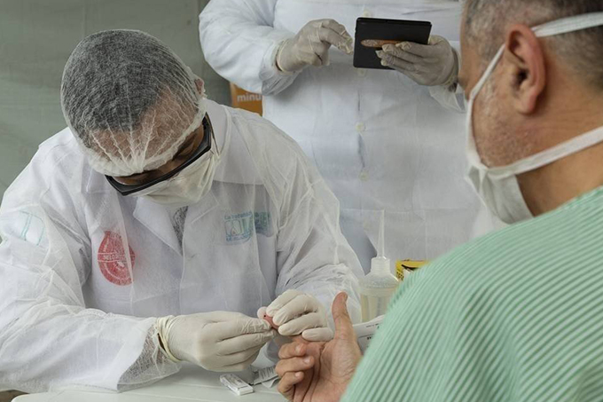 Pacientes com suspeita da Covid-19 serão testados nesta terça-feira