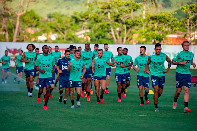 Flamengo revela que três atletas testaram positivo para covid-19