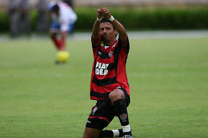 Ídolo do Vitória, ex-atacante Índio está com coronavírus