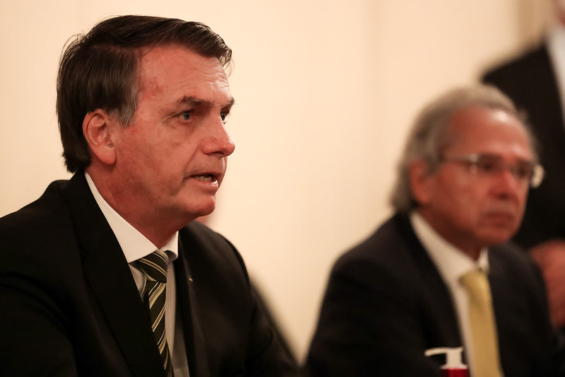Bolsonaro inclui academias e salões de beleza em lista de atividades essenciais