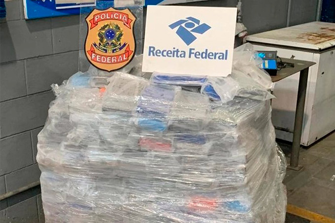 550 kg de cocaína são apreendidos escondidos em carga de uva em Salvador