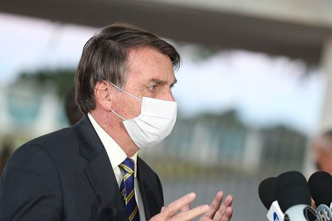 Bolsonaro quer cloroquina para pacientes com sintomas leves