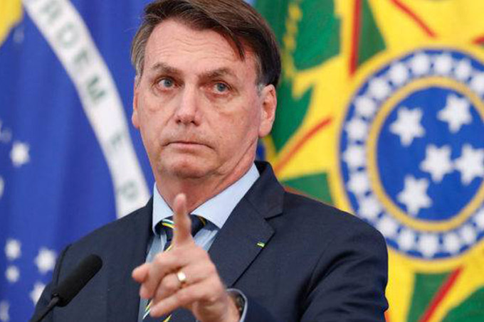 Bolsonaro sanciona com 11 vetos lei que altera auxílio emergencial