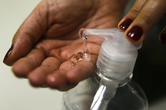 Anvisa alerta sobre aumento de intoxicação por produtos de limpeza
