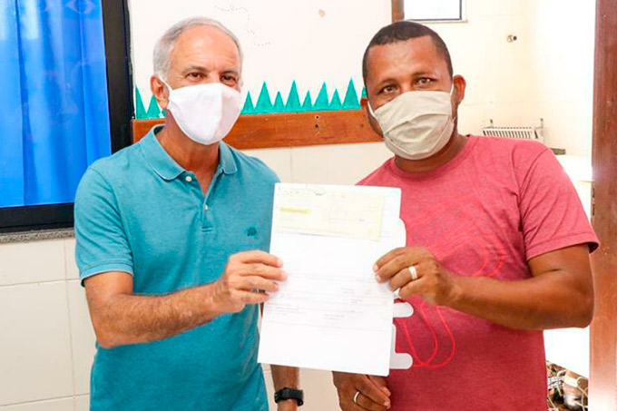 Famílias do Barro Branco recebem auxílio por prejuízos em enchente