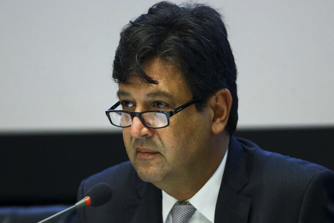 Mandetta diz que governo tentou alterar bula da cloroquina