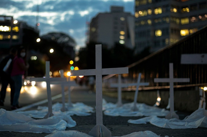 Brasil ultrapassa marca de 20 mil mortes por covid-19