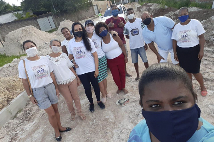 Vereador Pr Júnior de Araci distribui alimentos, roupas e máscaras de proteção às famílias carentes