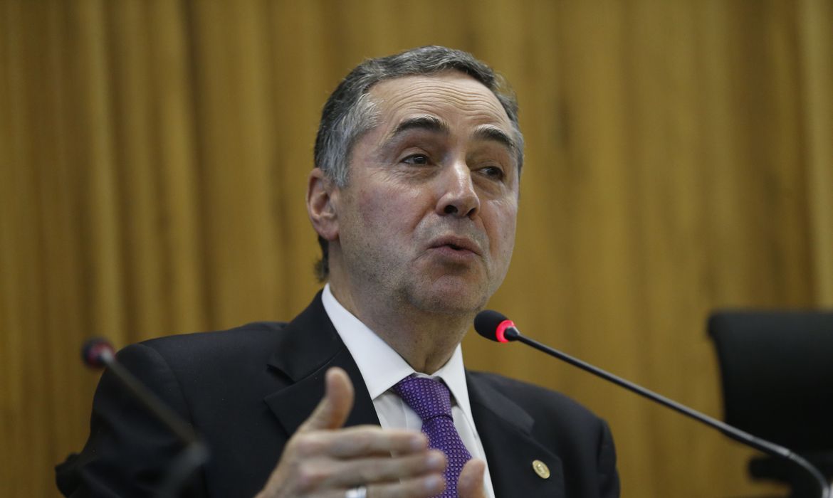 Em sessão virtual, Barroso toma posse amanhã como presidente do TSE 