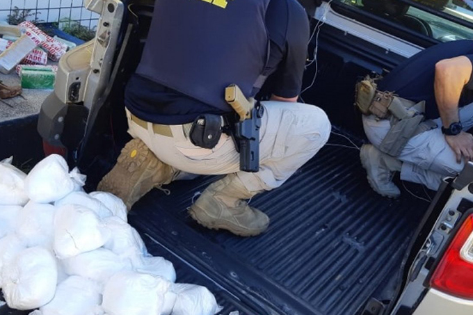 PRF apreende 48 kg de maconha e 23 kg de cocaína em Simões Filho