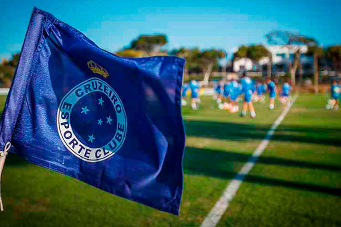 Cruzeiro tem testes negativos da Covid-19 e voltará aos treinos nesta terça