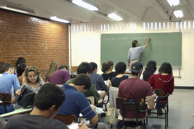 Estudantes podem suspender até quatro parcelas do Fies