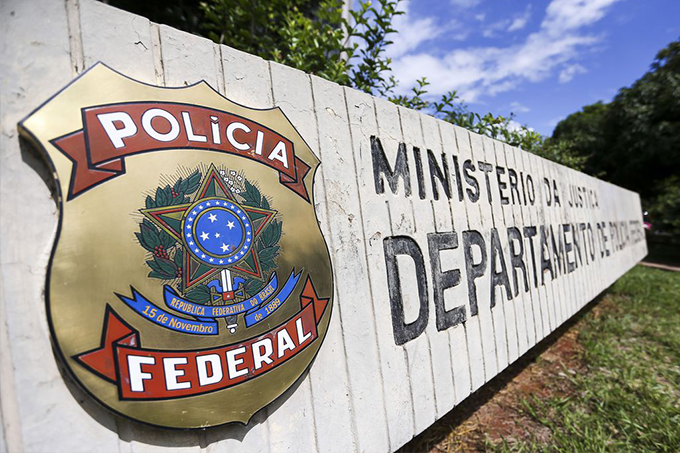 PF cumpre mandados judiciais em investigação sobre fake news