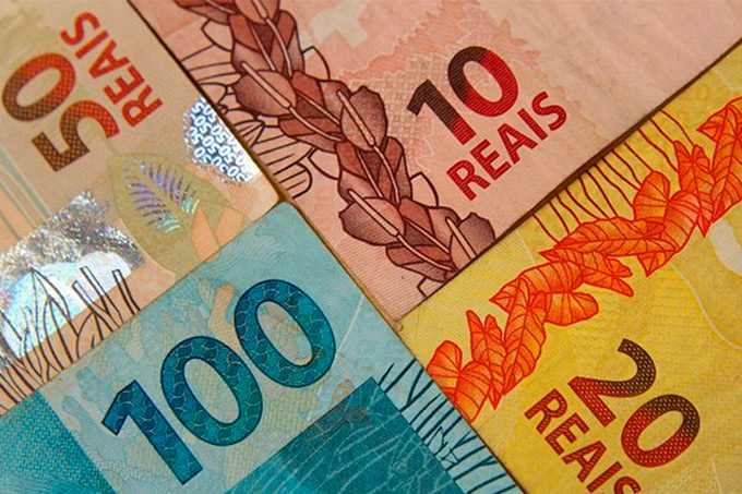 Informais que tiverem renda acima de R$ 28 mil em 2020 terão que devolver auxílio