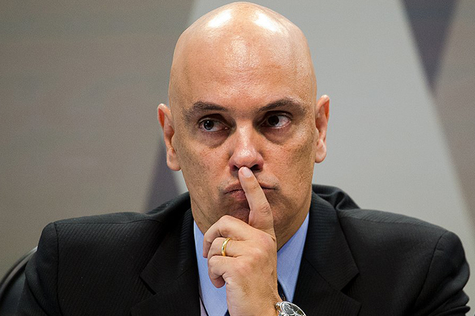 Moraes cita 'gabinete do ódio' e assessores de Bolsonaro em decisão