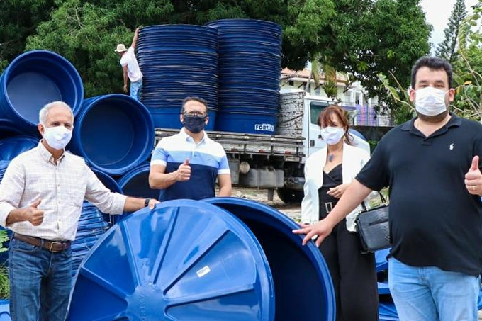 Mata adquire 1500 caixas de água e uma retroescavadeira