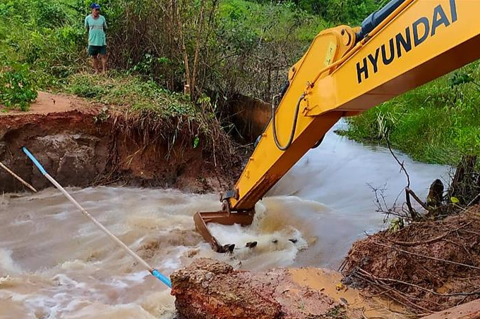 Prefeitura inicia recuperação da BA-505, próximo ao Janduim