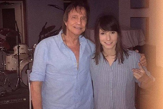 Cantora do The Voice é apontada como nova namorada de Roberto Carlos