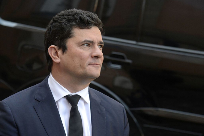 'Tão loucos mas, ainda bem, tão poucos', diz Moro sobre protesto em Brasília