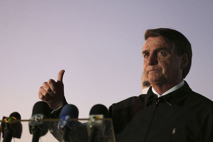 Bolsonaro pede que apoiadores não saiam às ruas no próximo domingo