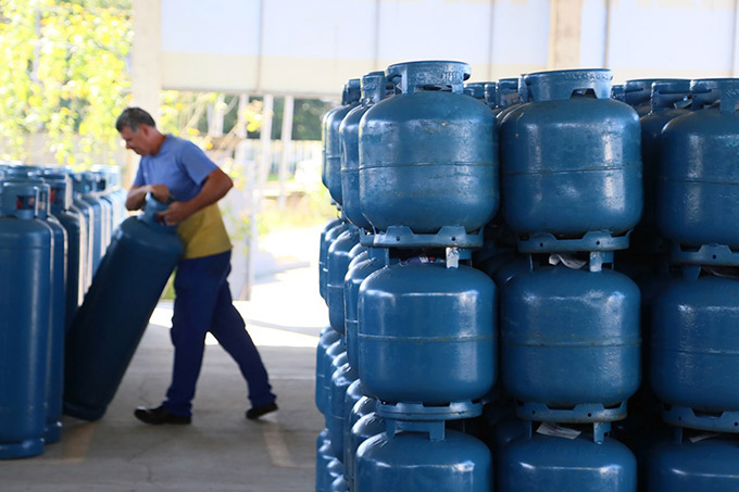 Petrobras reajusta em 5% preço do gás de cozinha