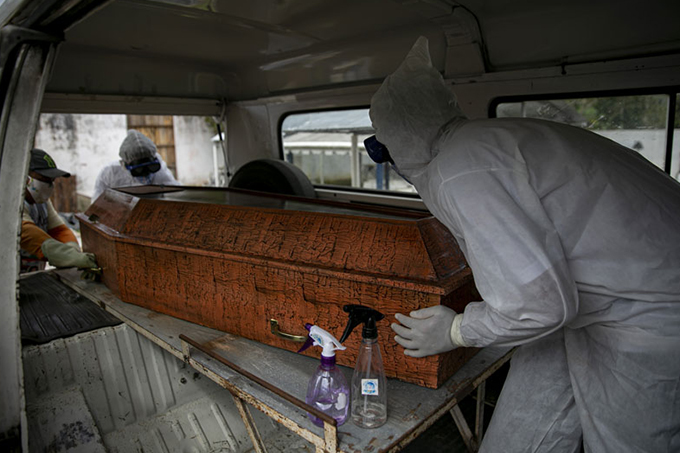 Brasil passa Itália em número de mortes por coronavírus; 34 mil óbitos