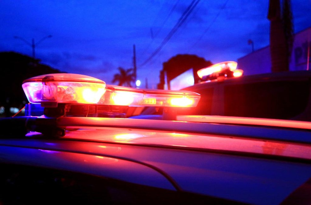 Jovem é alvejado com sete tiros na porta de casa em Mata de São João