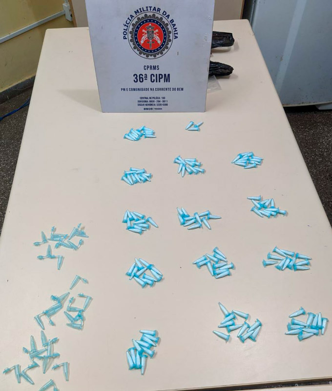 Jovens são presos em Dias d’Ávila com mais de 200 pinos de cocaína 