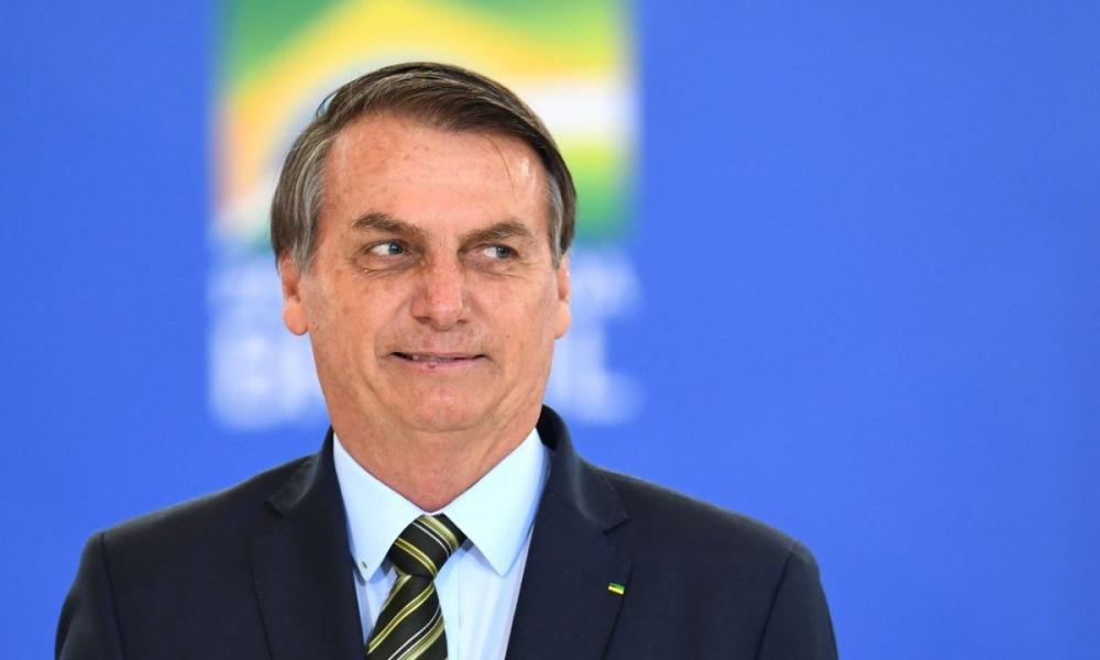 Bolsonaro diz que informação da OMS sobre assintomáticos pode acelerar reabertura