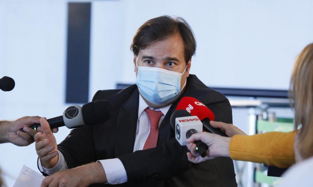 Maia defende debate sobre redução de salário de servidores federais 