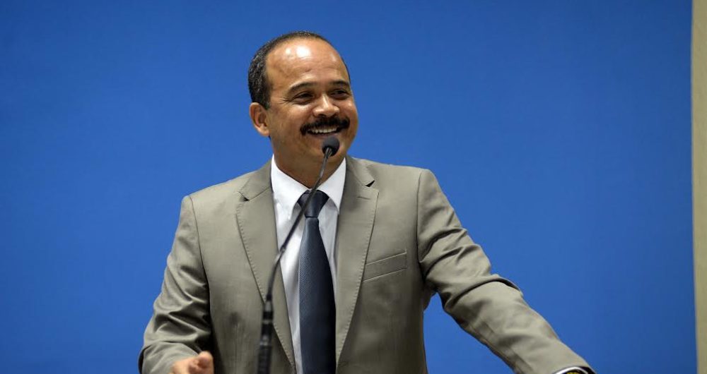 Prefeito de Camaçari decide antecipar pagamento de primeira parcela do 13º salário