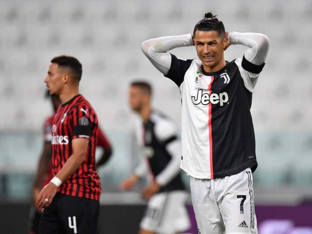 CR7 perde pênalti, mas Juventus vai à final da Copa da Itália 