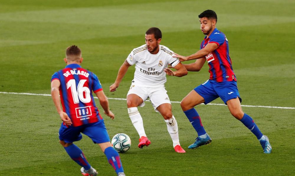 Com gol de Marcelo, Real Madrid vence e ainda luta pelo título 