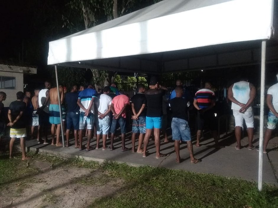 PM interrompe festa de 'paredão' em Camaçari e participantes vão parar na delegacia
