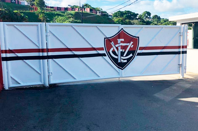 Exames no elenco do Vitória dão negativo para Covid-19