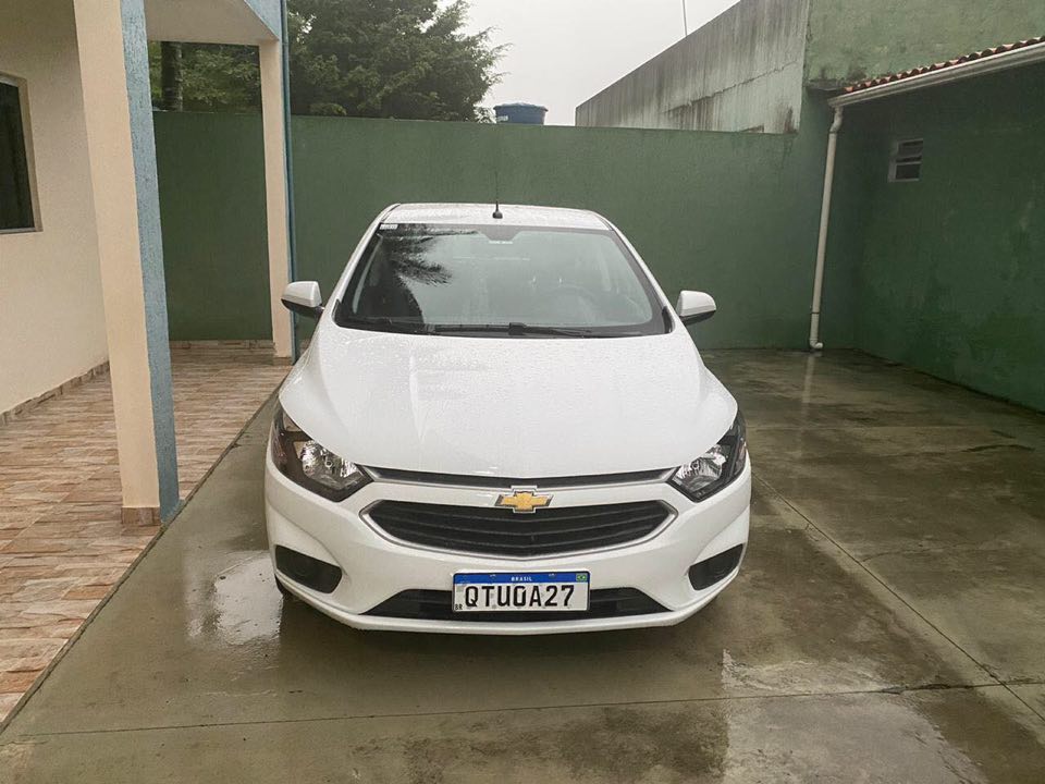 Três homens armados roubam carro na Nova Dias d'Ávila