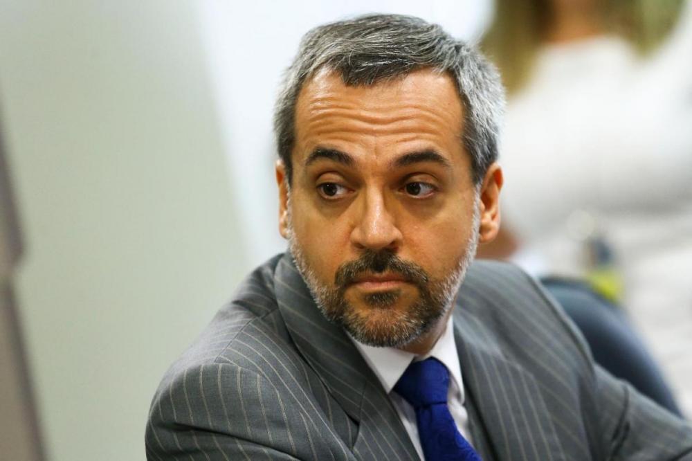Bolsonaro aguarda pedido de demissão de Abraham Weintraub